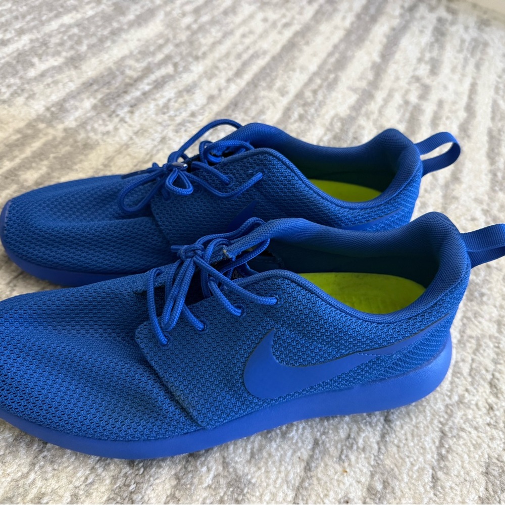 Nike Blue Athletic Sneakers Lightweight Mesh Design